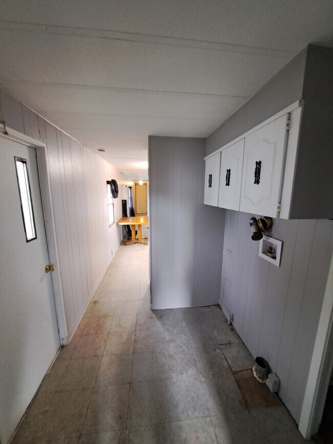 Building Photo - 64 Dakota St