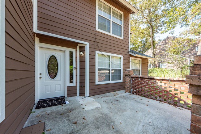 Building Photo - 2 Bedroom 2.5 Bath Townhouse in The Arbor ...