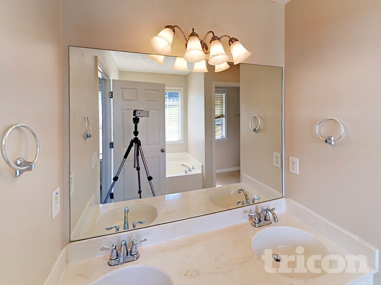 Building Photo - 440 Spring Lake Terrace