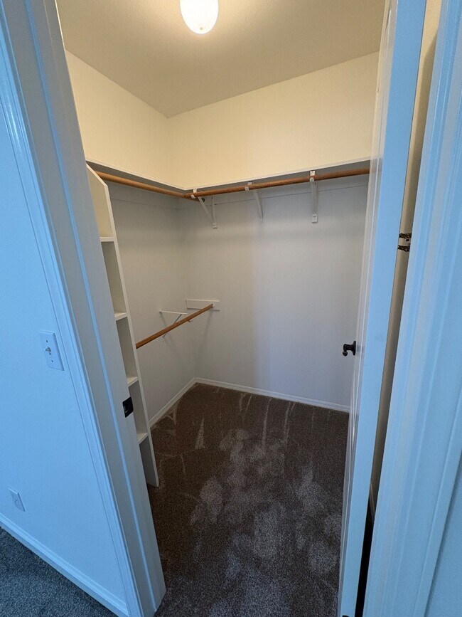 Building Photo - 697 Cromwell Ave