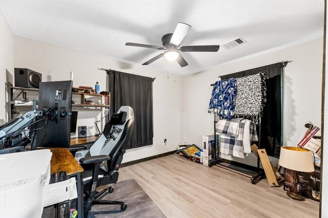 Building Photo - 325 S Bell Dr