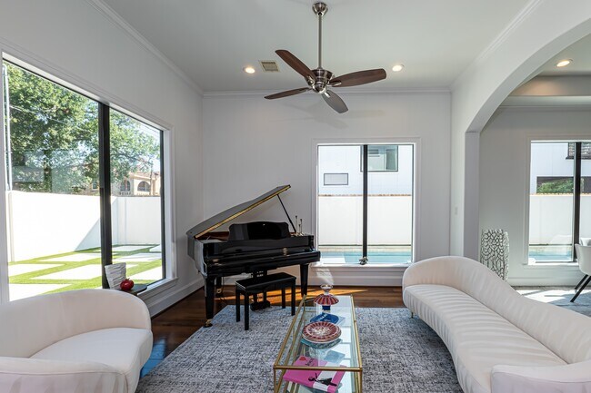 Building Photo - 1409 Indiana St