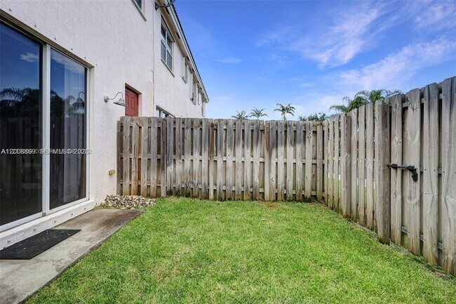 Building Photo - 2311 NE 42nd Cir