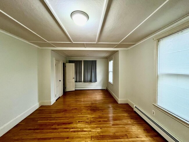 Building Photo - 52 S Chestnut St