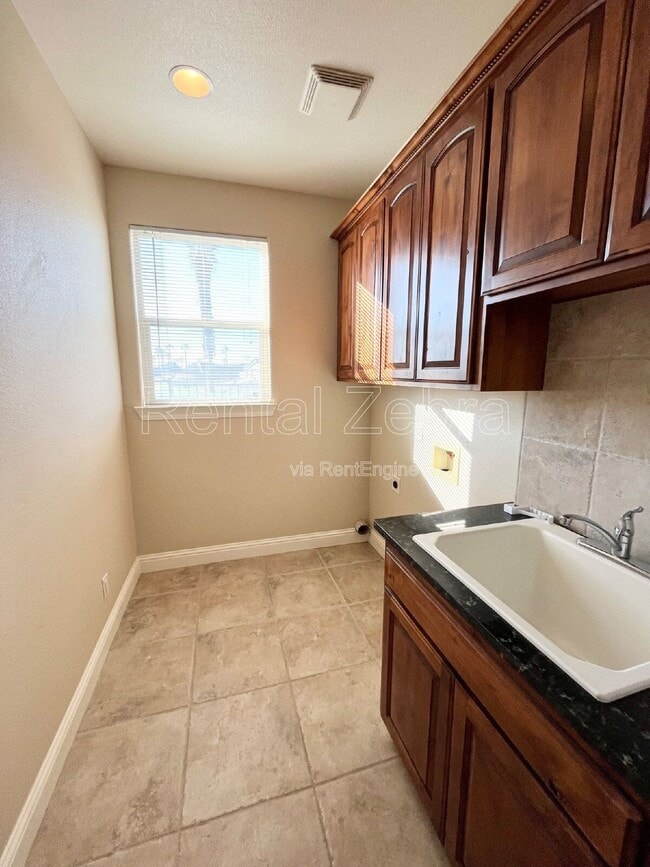 Building Photo - 13045 Ridgewood Way