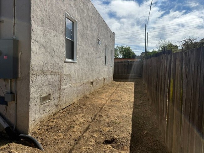 Building Photo - 143 Ladera Dr