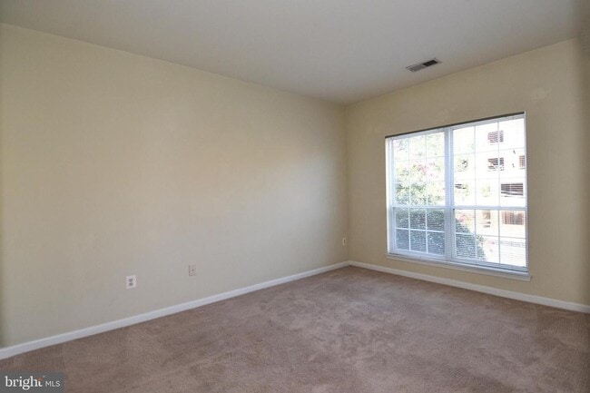 Building Photo - 4850 Eisenhower Ave