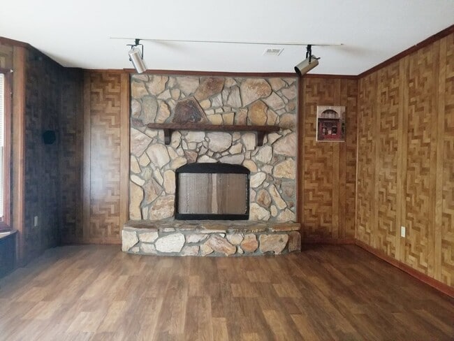 Building Photo - Spacious South Augusta Home Renovated. Con...