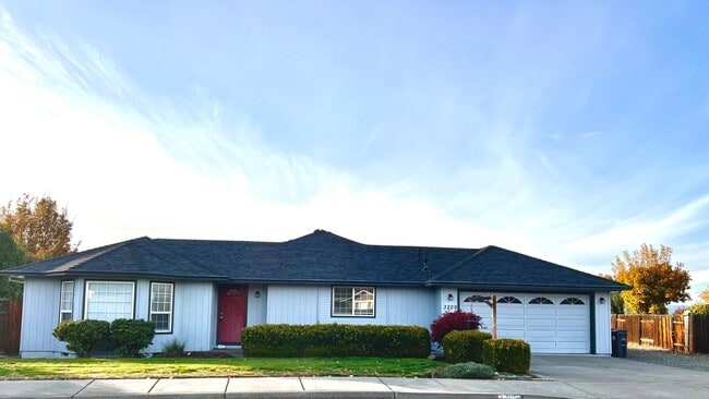 Primary Photo - 3 Bedroom 2 Bath Single Family Home