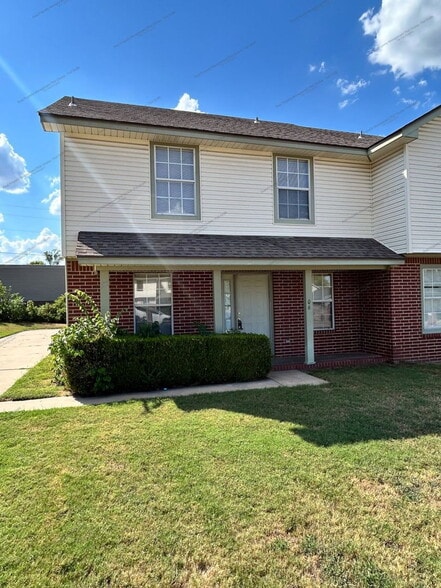 Building Photo - 1206 S 41st Cir