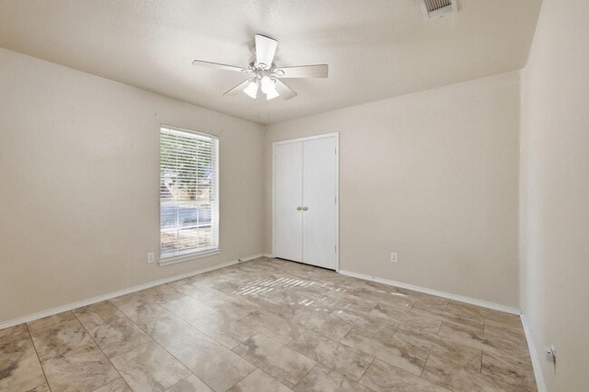 Building Photo - 100 Oak Hollow Ln