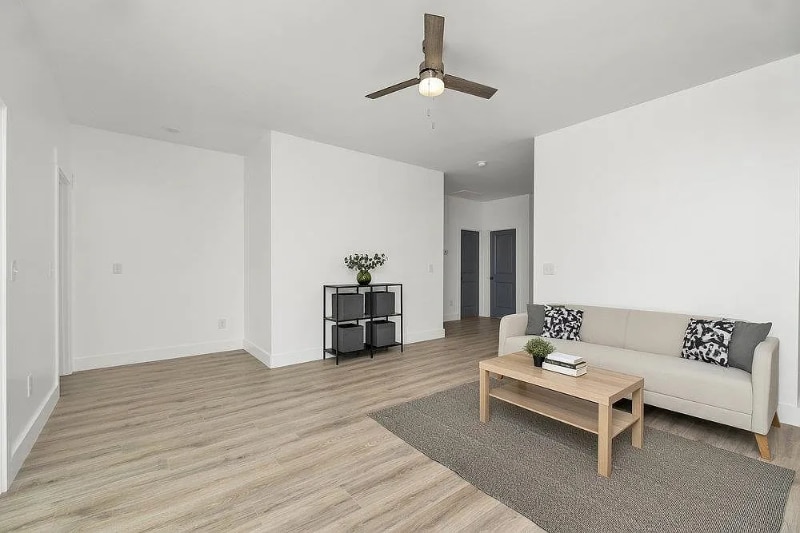 Building Photo - 206 Essex Dr