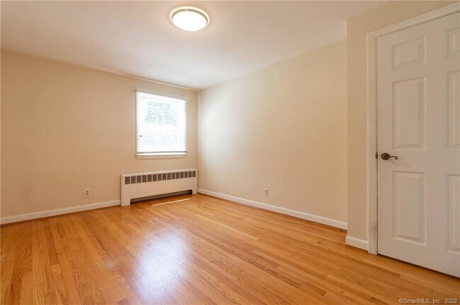 Building Photo - 10 Tanglewood Rd
