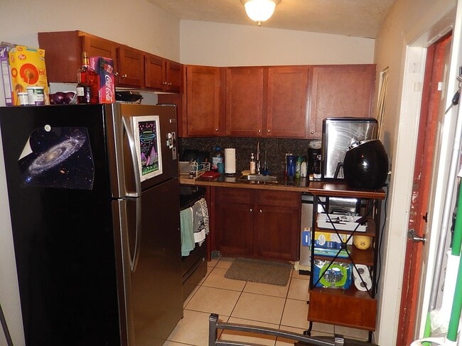 Building Photo - 1663 Sharkey St