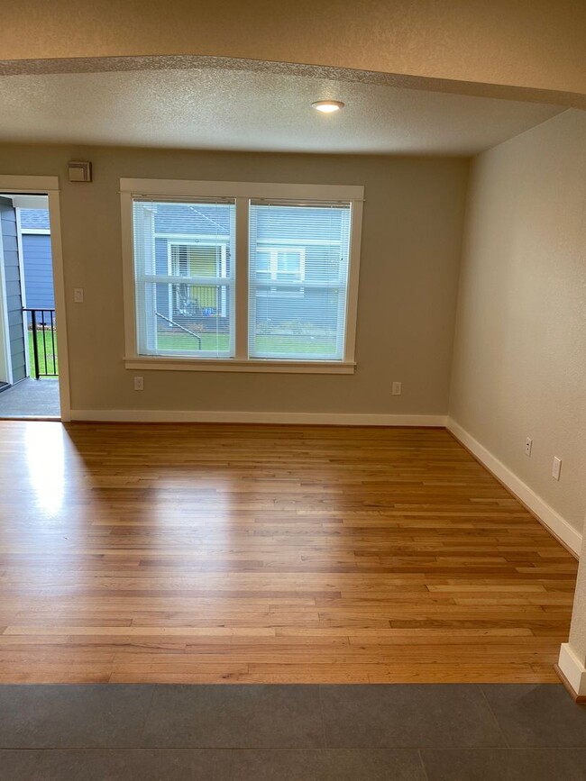 Building Photo - Modern Vintage Alberta Arts  1250sqft 1BR-...