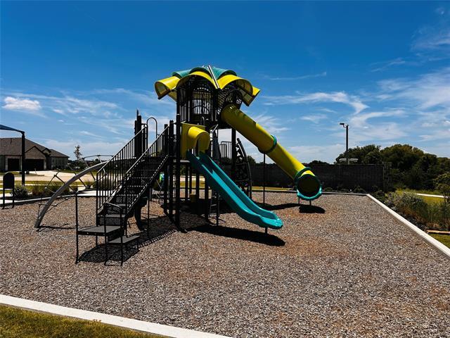 Building Photo - 2168 Miramar Dr