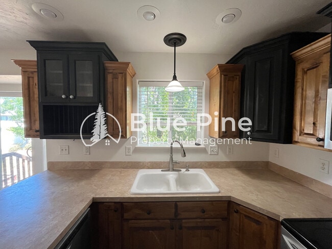 Building Photo - 5231 Clearfield Ln