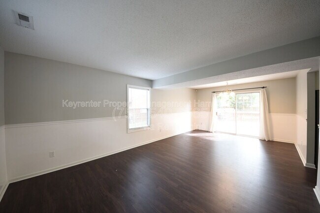 Building Photo - 1549 River Creek Crescent