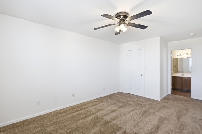 Building Photo - 3509 La Mesa Dr