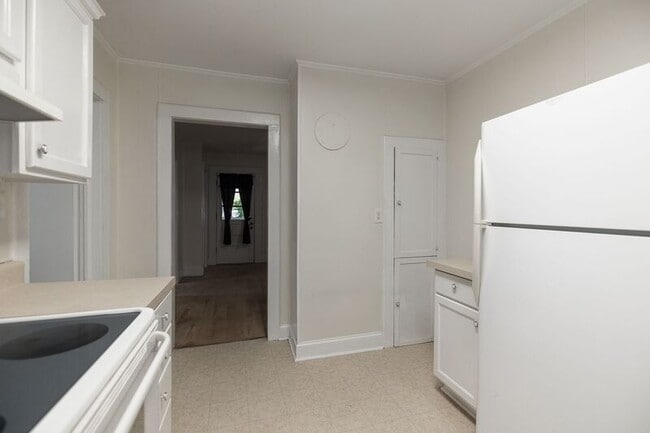 Building Photo - 1242 Hull Rd