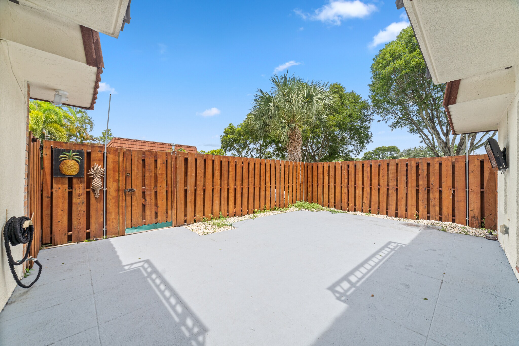 Building Photo - 3425 San Bernadino Dr