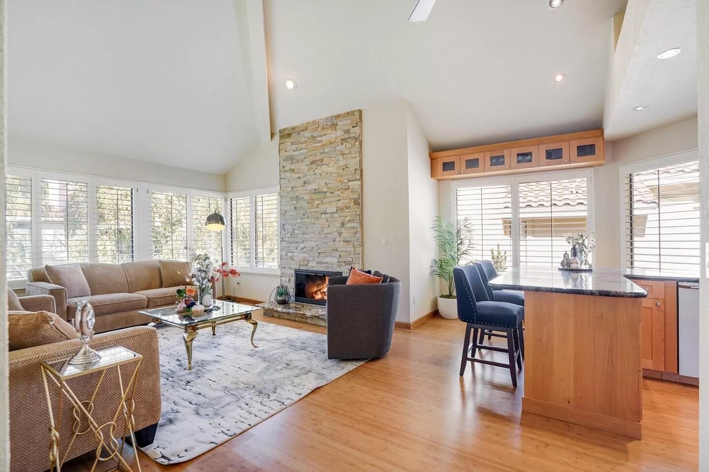 Building Photo - 3056 Lakemont Dr
