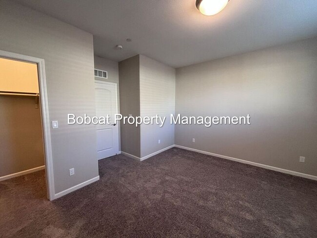 Building Photo - 860 Furlong Dr