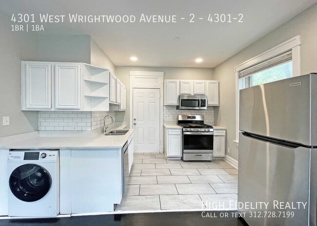 Building Photo - 4301 W Wrightwood Ave