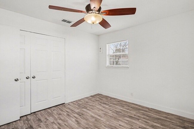 Building Photo - 2211 Barbell Ln