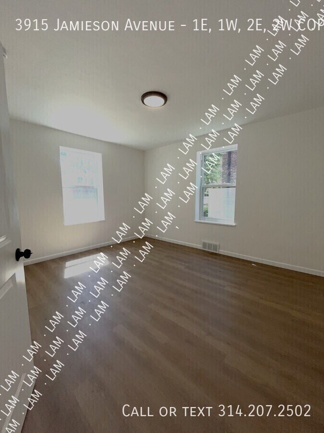 Building Photo - 3915 Jamieson Ave