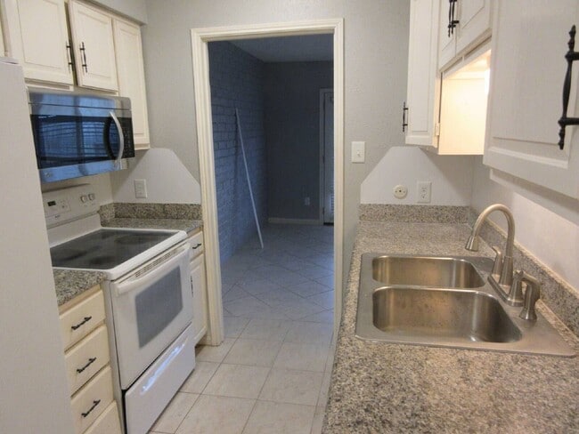Building Photo - 14551 Misty Meadow Ln