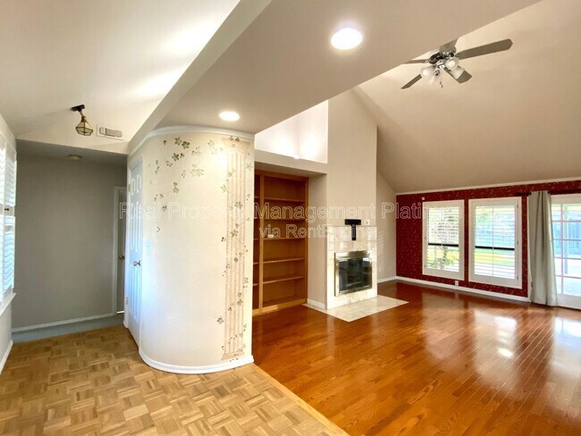 Building Photo - 672 W Ellery Ave
