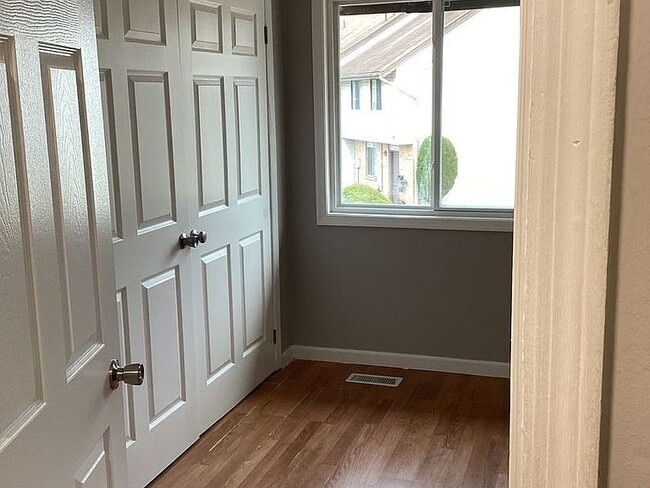 Building Photo - 370 Joe Parker Rd