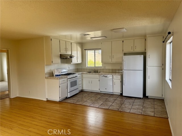 Building Photo - 920 N Alameda Ave