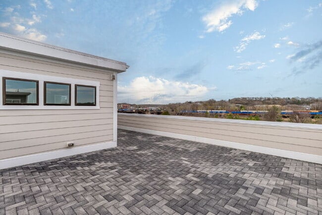 Building Photo - Modern End-Unit Townhome in Rocketts Landing with an Incredible Rooftop Terrace