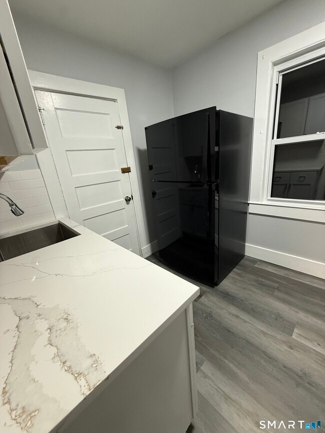 Building Photo - 36 Carver St