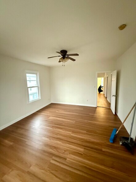 family room photo2 - 198 Belleville Rd