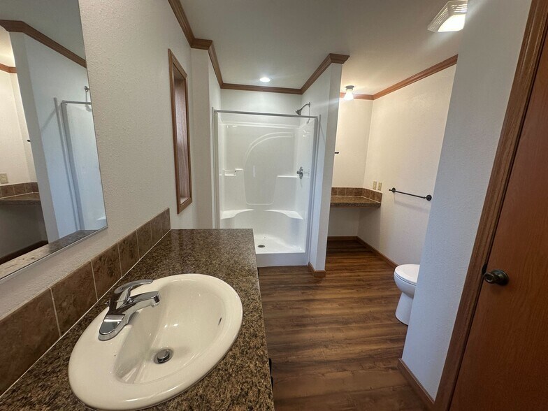 Building Photo - 2130 Four Seasons Dr