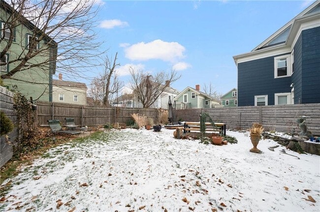 Building Photo - 4 Pallas St