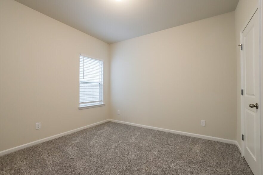 Building Photo - 5825 Hackberry Ln