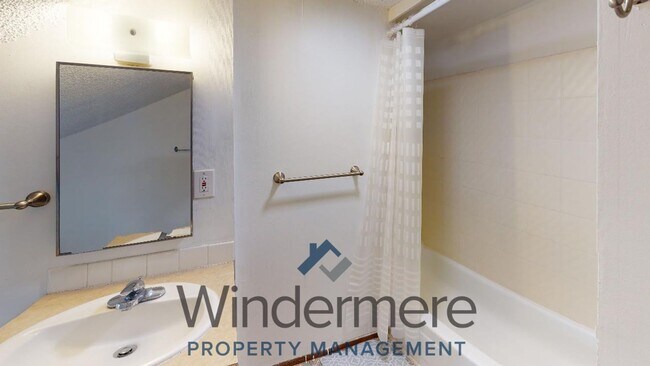 Building Photo - Birch904