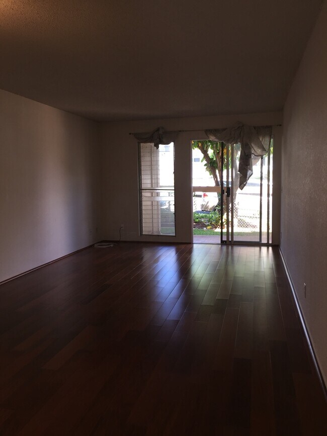 Building Photo - 98-830 NOELANI ST #3