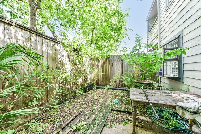 Building Photo - 5917 Fairdale Ln