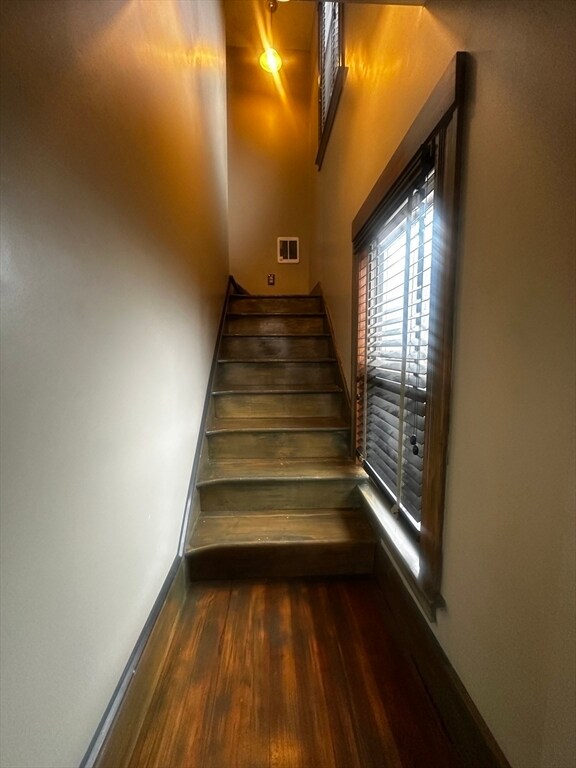 Building Photo - 1034 Main St