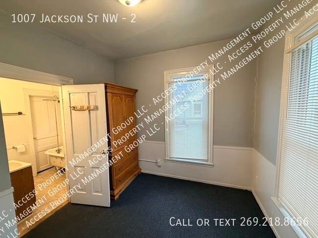Building Photo - 1007 Jackson St NW