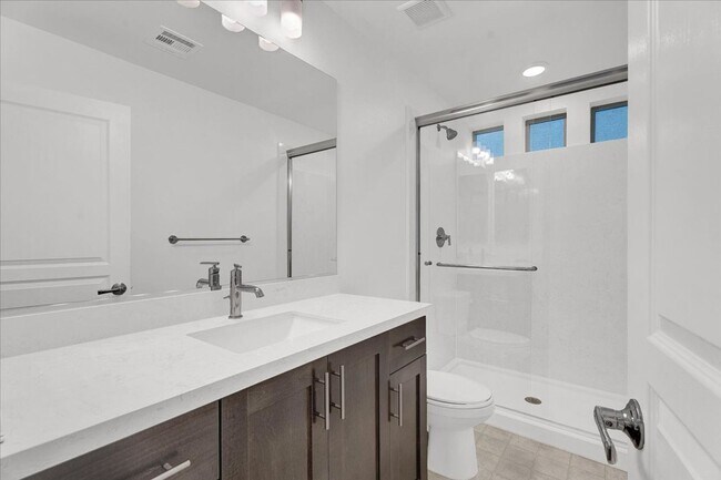 Building Photo - MOVE-IN SPECIAL! 1/2 OFF 1ST MONTHS RENT OAC!