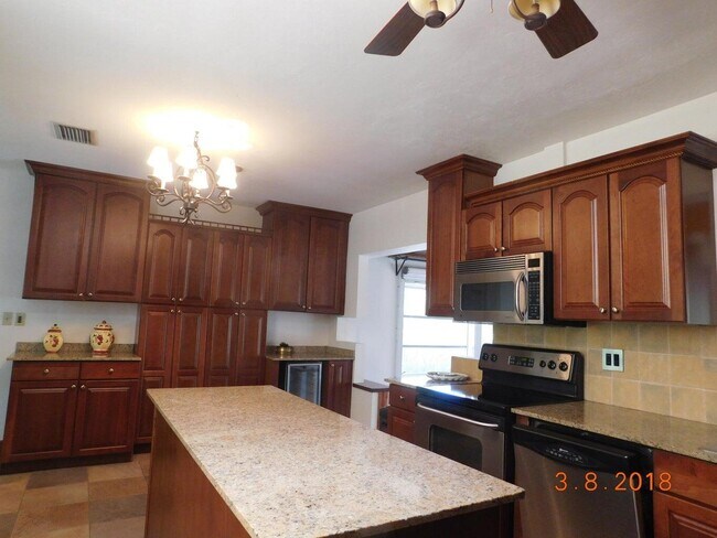 Building Photo - 6608 SW 65th St