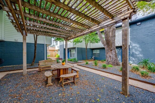 Building Photo - 2101 Polaris Ave