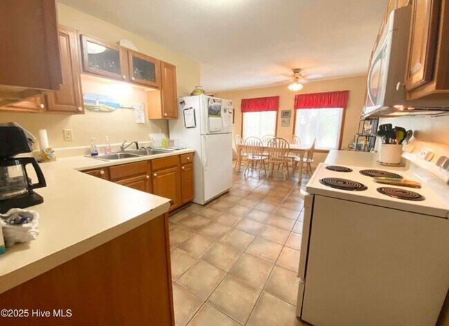 Building Photo - ***MOVE-IN SPECIAL*** $500 OFF OF YOUR FIRST MONTH'S RENT AND APPLICATION FEES WAIVED UPON APPROV...