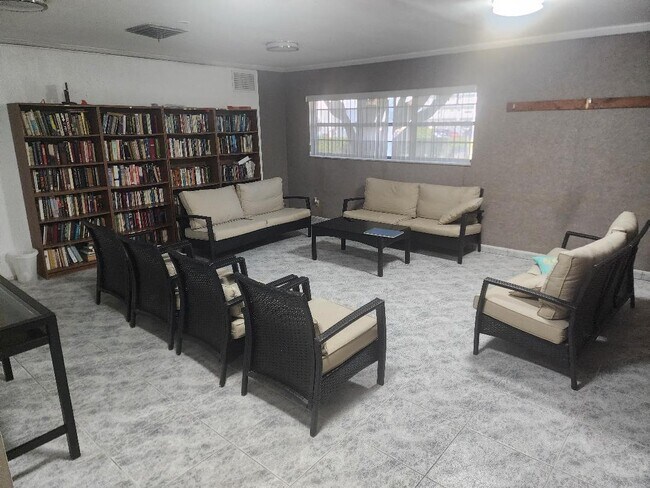 Building Photo - 4141 NW 44th Ave